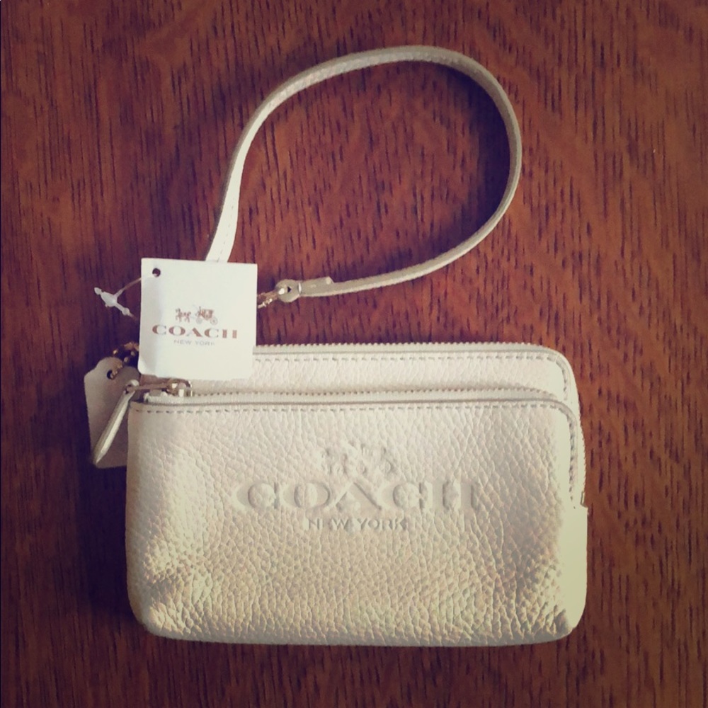 BNWT Coach leather wristlet